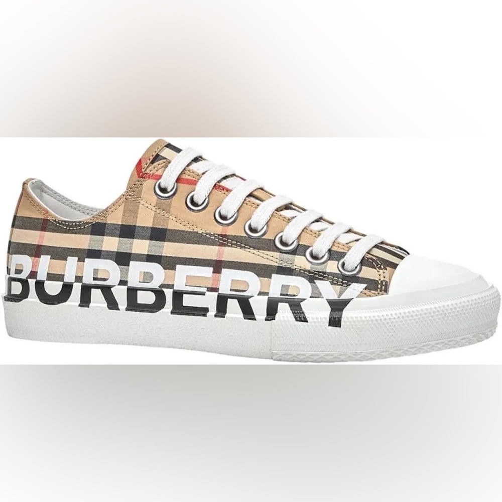 Burberry lace up gym shoes